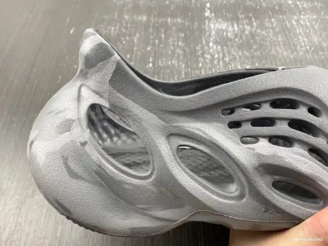 Granite IE4931 MX Foam Yeezy RNR Adidas 0702